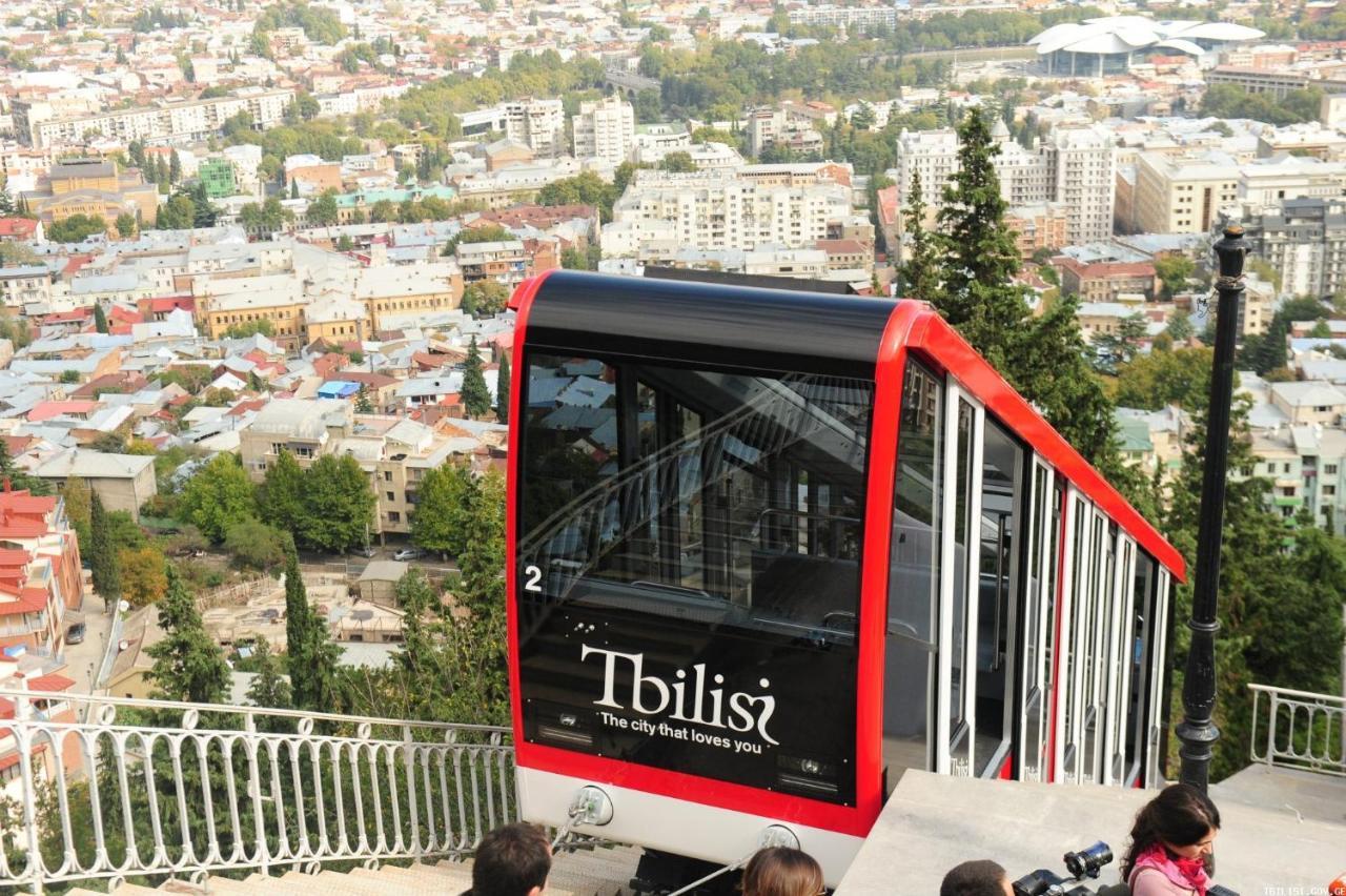 Walk Everywhere! Tbilisi Exterior photo
